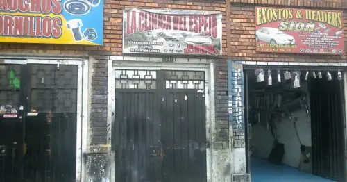 LA CLINICA DEL ESPEJO LA CLINICA DEL ESPEJO